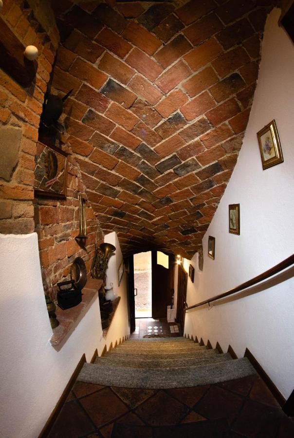 Holiday House Antica Dimora Soggiorni In Langa Centro Storico La Morra Bagian luar foto