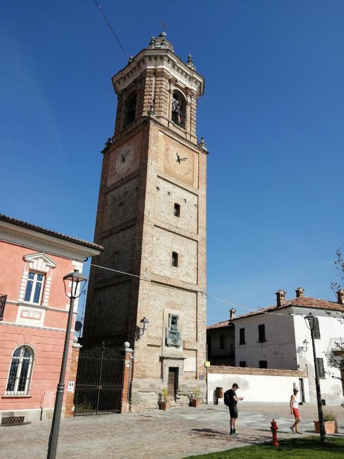 Holiday House Antica Dimora Soggiorni In Langa Centro Storico La Morra Bagian luar foto