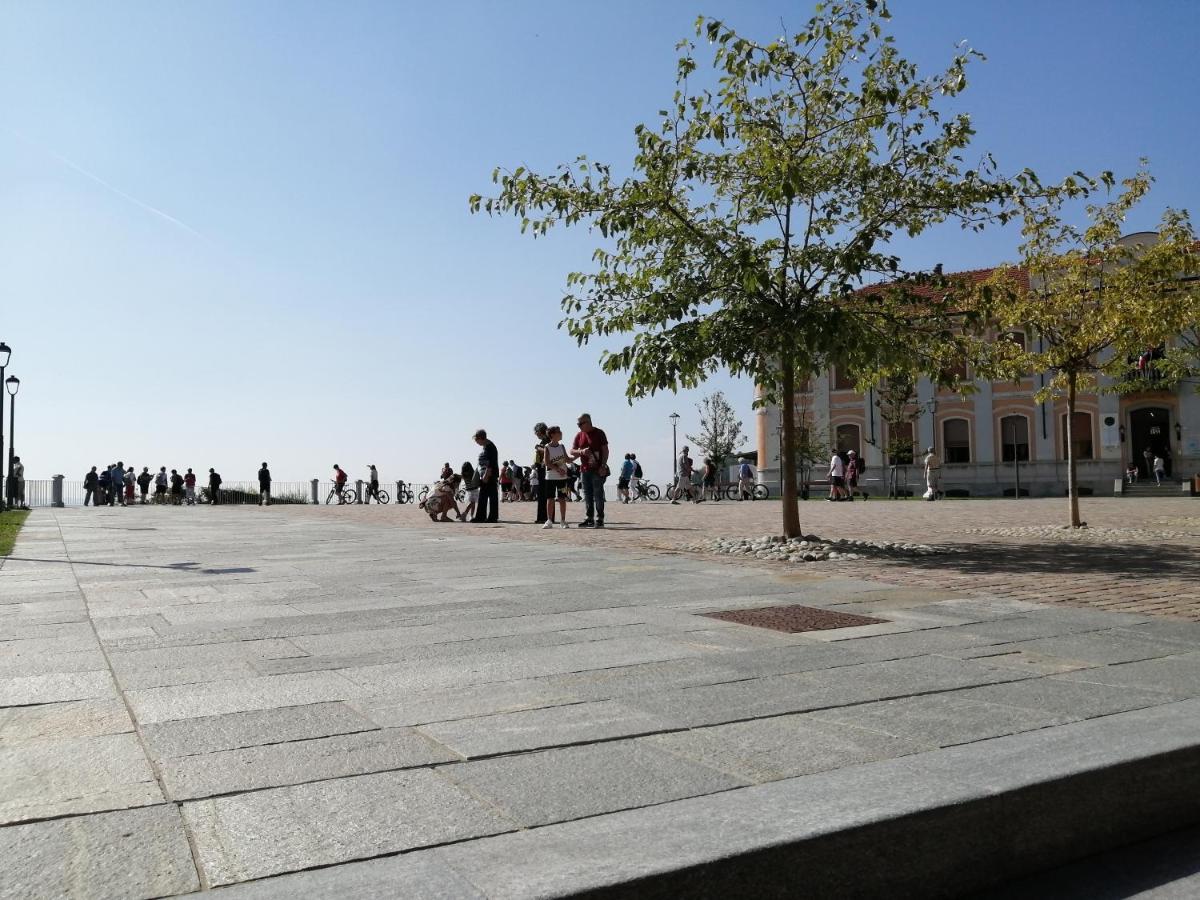 Holiday House Antica Dimora Soggiorni In Langa Centro Storico La Morra Bagian luar foto