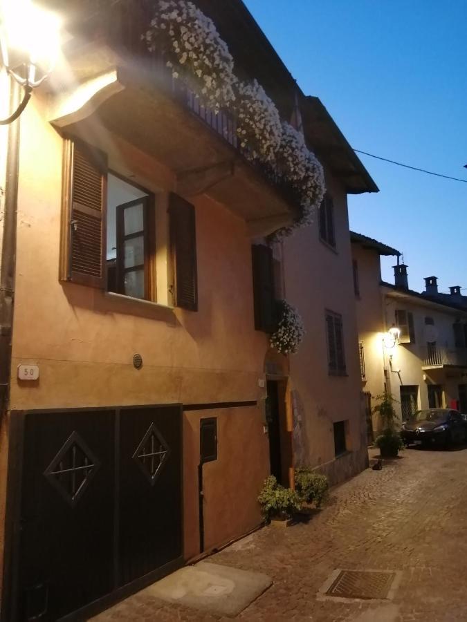 Holiday House Antica Dimora Soggiorni In Langa Centro Storico La Morra Bagian luar foto