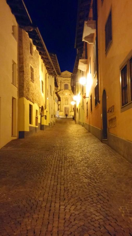 Holiday House Antica Dimora Soggiorni In Langa Centro Storico La Morra Bagian luar foto