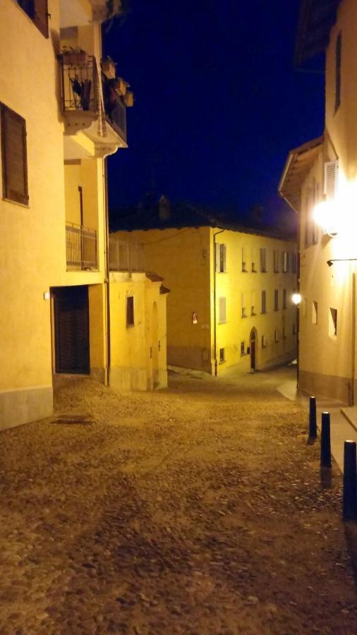 Holiday House Antica Dimora Soggiorni In Langa Centro Storico La Morra Bagian luar foto