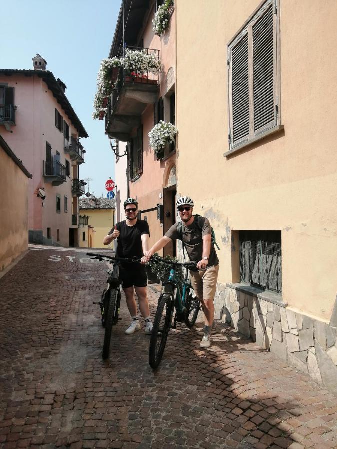 Holiday House Antica Dimora Soggiorni In Langa Centro Storico La Morra Bagian luar foto